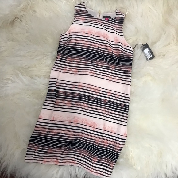 Vince Camuto Ancient Muses Shift Dress - Picture 4 of 7